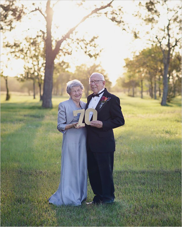 老夫妻结婚70 年之后由摄影师孙女拍摄***组婚照