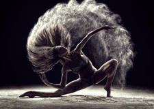 最新影楼资讯新闻-舞蹈演员定格瞬间 婀娜与力量在光影中碰撞出生命