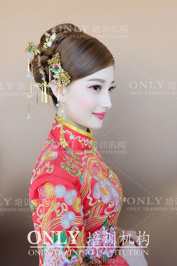 绝美中式新娘造型 圆你十里红妆女儿梦