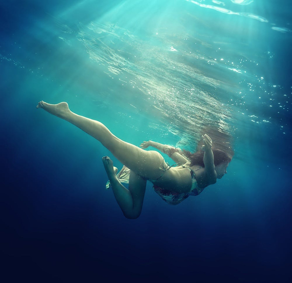 水舞交融 Dmitry Laudin充满动感和梦幻般风格的水下摄影