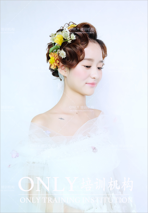 小清新韩式新娘发型 展现清纯可爱的美