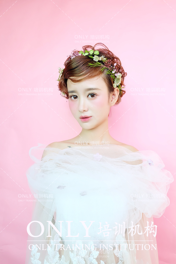 小清新韩式新娘发型 展现清纯可爱的美