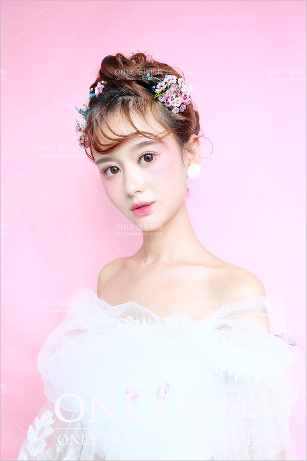 小清新韩式新娘发型展现清纯可爱的美
