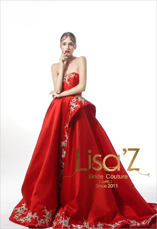 绿宝石搭配中国红的婚纱礼服 让新娘既时尚又彰显中国风