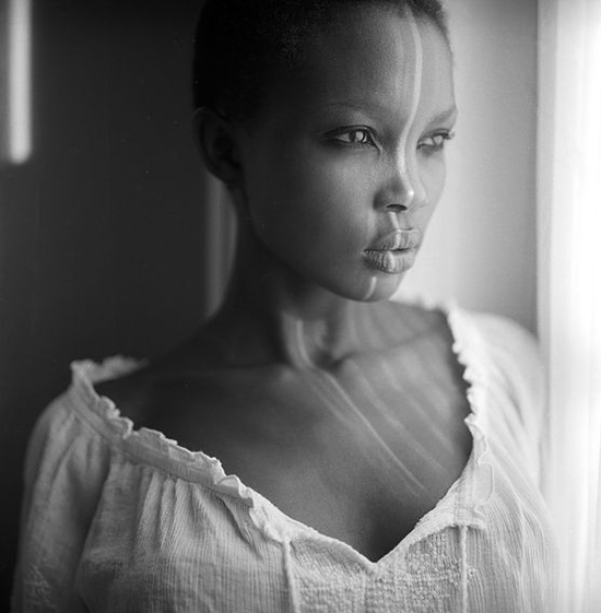 拍摄女性的阴柔之美 黑白肖像给你灵感