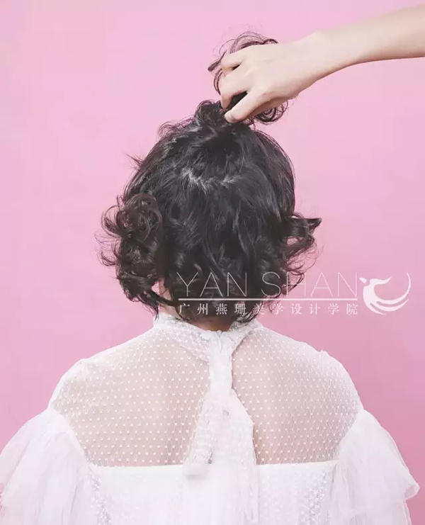 韩式短发抽丝发型教程 将新娘淡定的气质由心而牵发