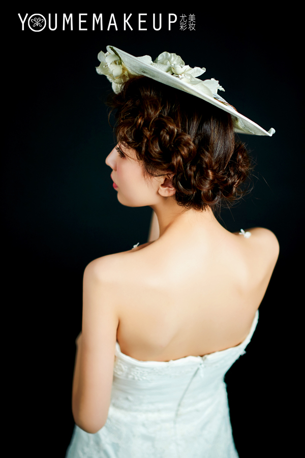 精致复古的手工礼帽 只为凝固新娘此刻的美