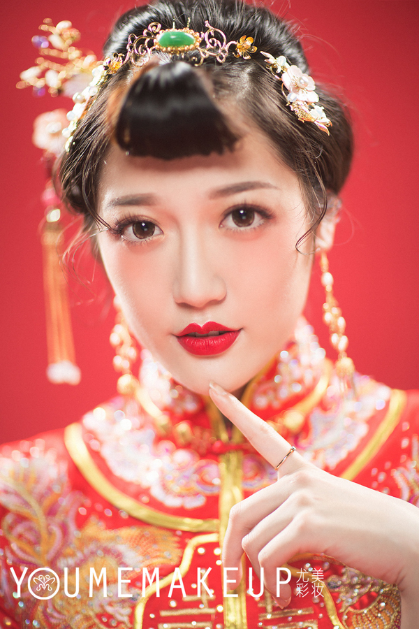 俏皮可爱的中式新娘造型 美萌美萌哒