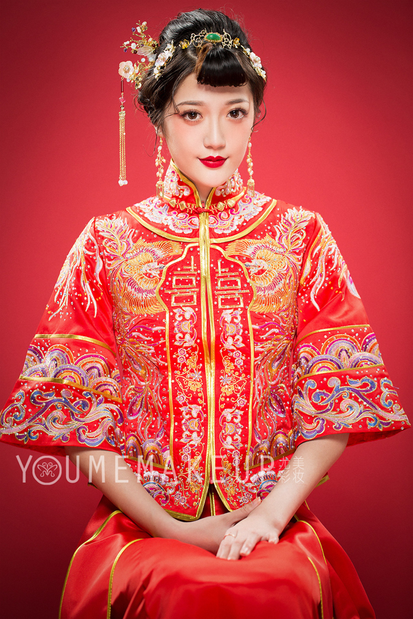 俏皮可爱的中式新娘造型 美萌美萌哒