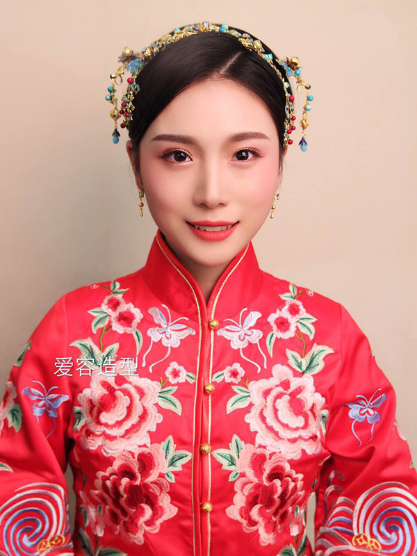 中式新娘演绎不同发型 从此恋上中国风