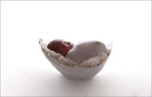 英照相馆模仿孕妇腹部制作模具拍婴儿萌照