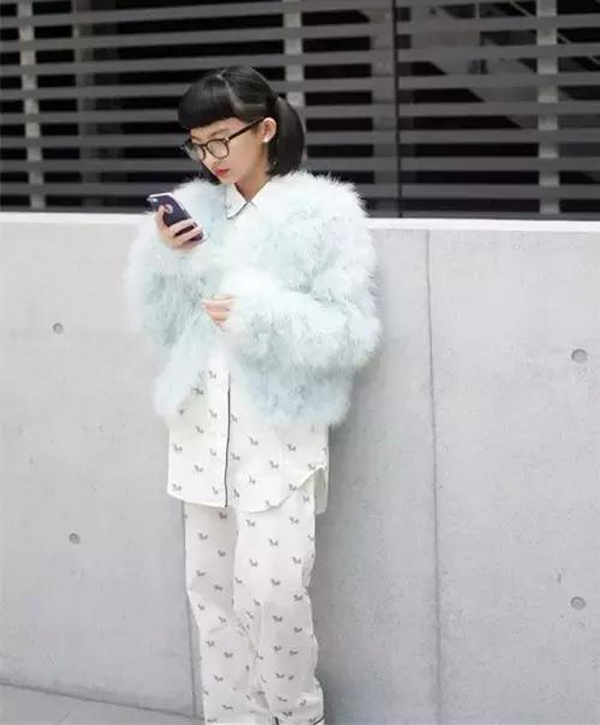 这个日本小姑娘不简单 12岁被星探挖掘14岁就坐Dior头排看秀