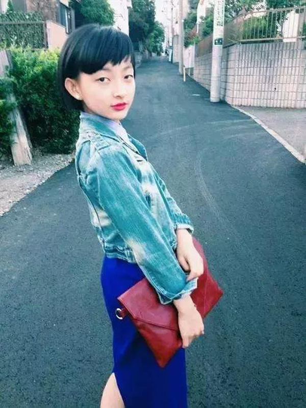 这个日本小姑娘不简单 12岁被星探挖掘14岁就坐Dior头排看秀