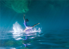 美仑美奂的水下芭蕾舞 海底深处绽放的曼妙舞姿