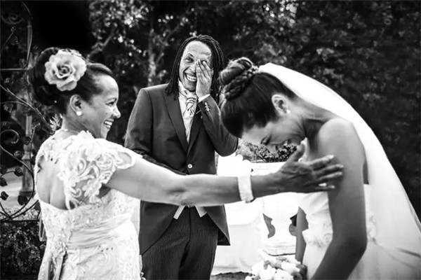 婚礼摄影师在拍照时，心里在想什么？