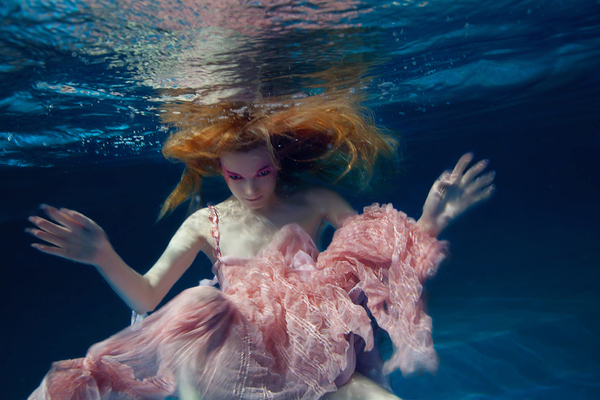 曼妙的姿态与梦幻的画面 Evgeny Mlyukov水下摄影作品