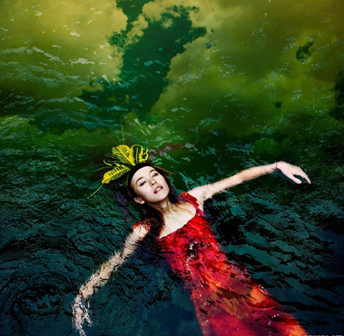 水中的浪漫 英国女摄影师Bella Kotak人像作品欣赏