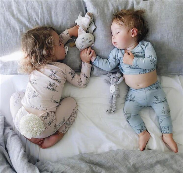 摄影妈妈用照片记录两个宝宝的有爱日常 