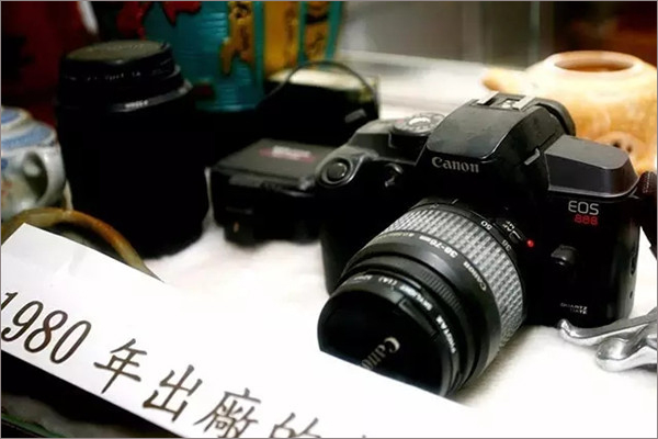 器材故事说：邓丽君*爱的四台经典相机