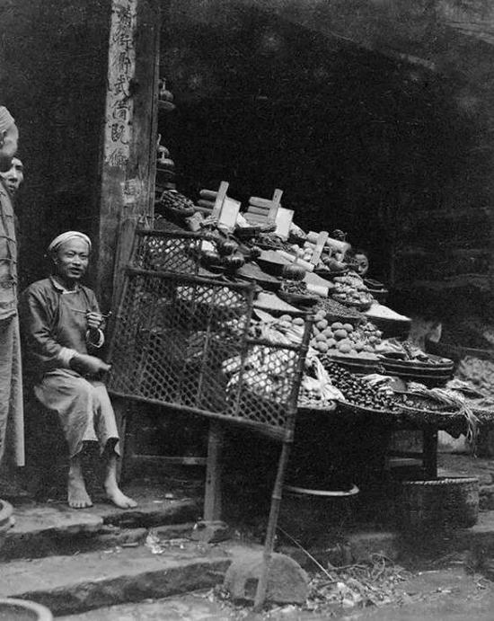 美国摄影师藏了照片在鞋盒里 记载百年前的中国