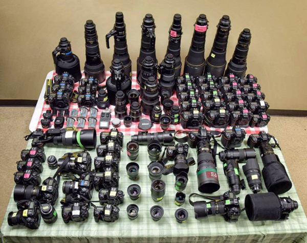 名体育摄影记者拍摄赛马需要多少器材？超乎想象