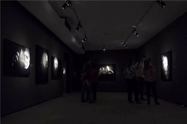 中国摄影师钟维兴巴西展览开幕，作品被里约艺术馆全部收藏！