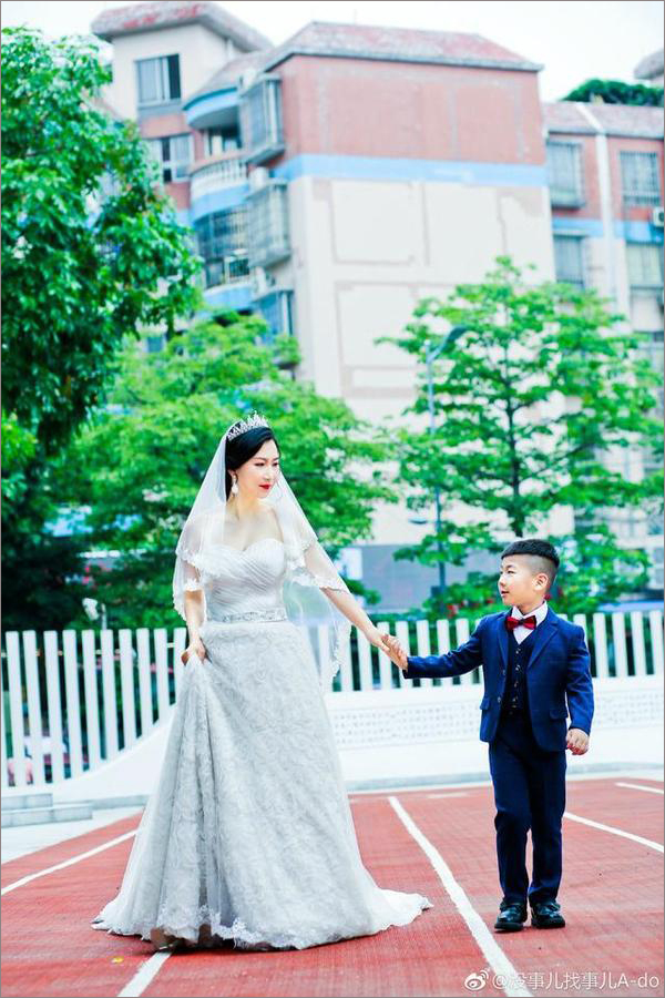 5岁男孩替去世爸爸为妈妈拍婚纱照感动亿万网友！