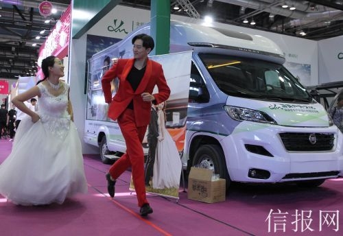 国内**房车婚纱旅拍亮相中国婚博会