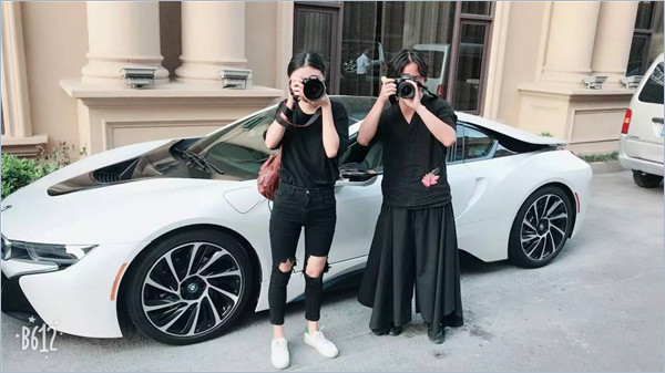 婚礼摄影师被新娘羞辱没有车就不要做摄影师！