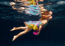 最新影楼资讯新闻-水中幻化的明丽 摄影师Alix Martinez的水下题材摄影作品