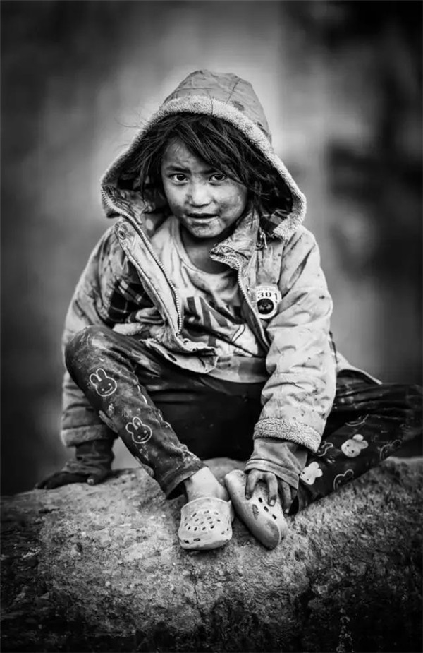 多位中国摄影师入围，世界上只拍孩子的黑白摄影大赛