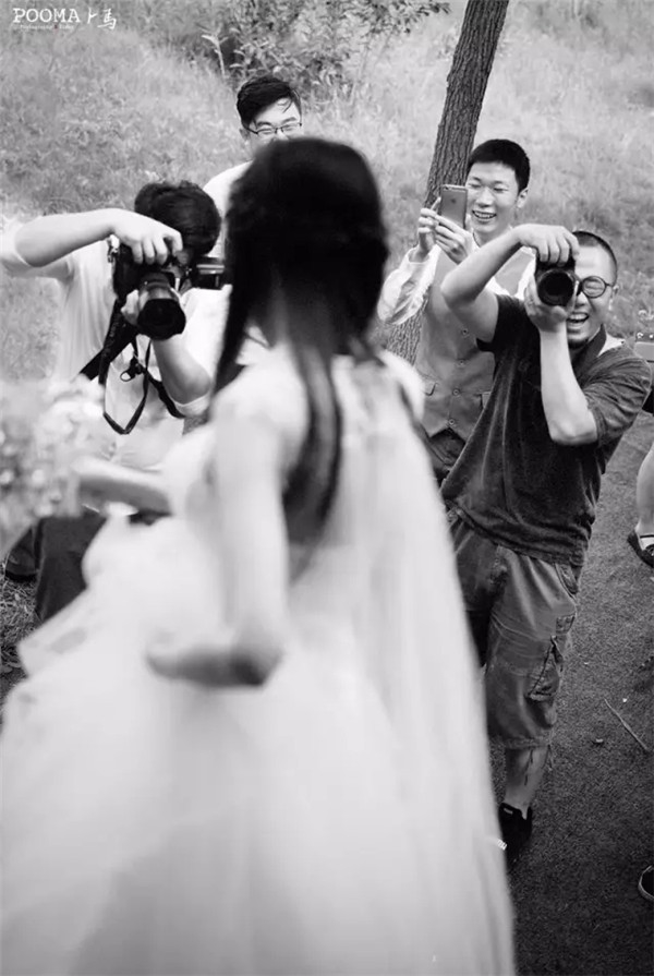 摄影师卜马：婚纱照拍出情感才有意义！