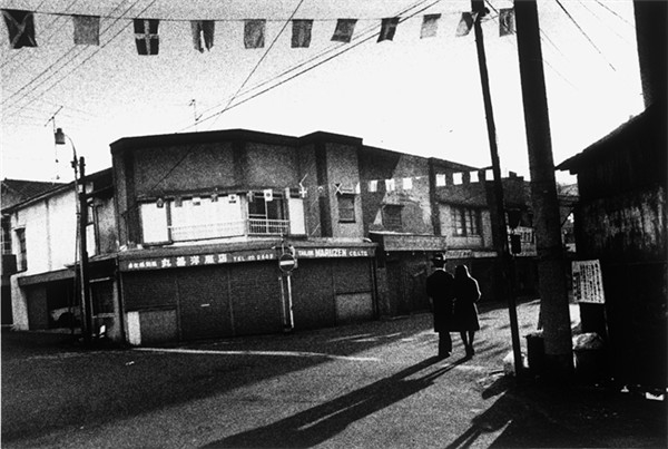几代日本摄影大师为什么都偏爱冷门港口小城横须贺