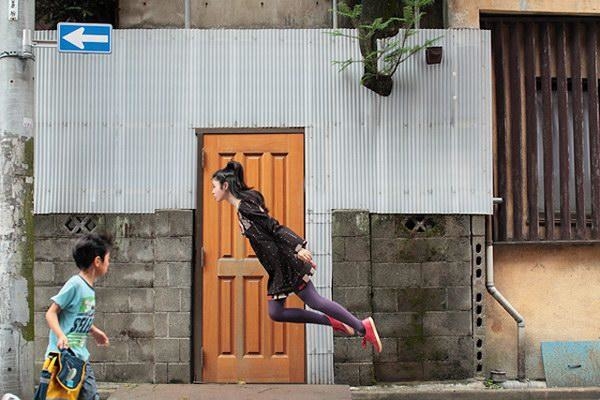 地球上消失的重力 悬浮于空中的女摄影师