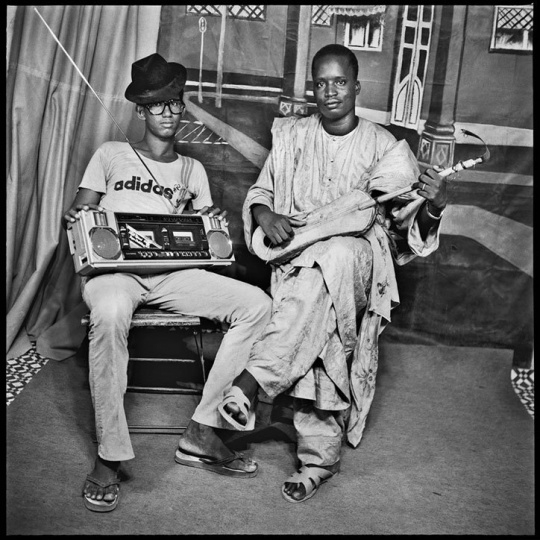 被时间淹没的西非摄影师：每个人都是他工作室的英雄