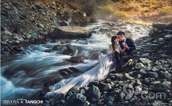 把你的婚纱照画进油画里，华裔摄影师卓亚专访！