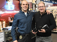 最新影楼资讯新闻-加拿大失窃相机店部分器材已追回