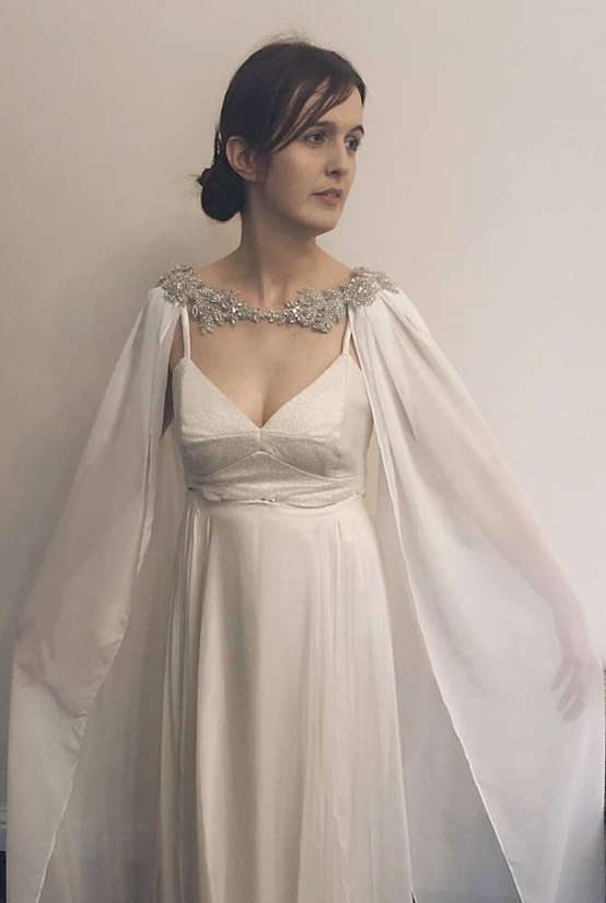 电商平台发布2018婚礼用品趋势预测，斗篷式婚纱很火！