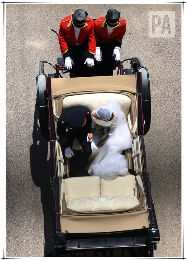 不用无人机 婚礼摄影师揭秘哈里王子夫妇热门婚纱照拍摄细节