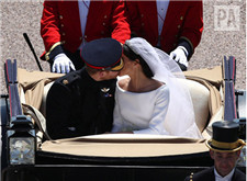 最新影楼资讯新闻-婚礼摄影师揭秘哈里王子夫妇热门婚纱照拍摄细节