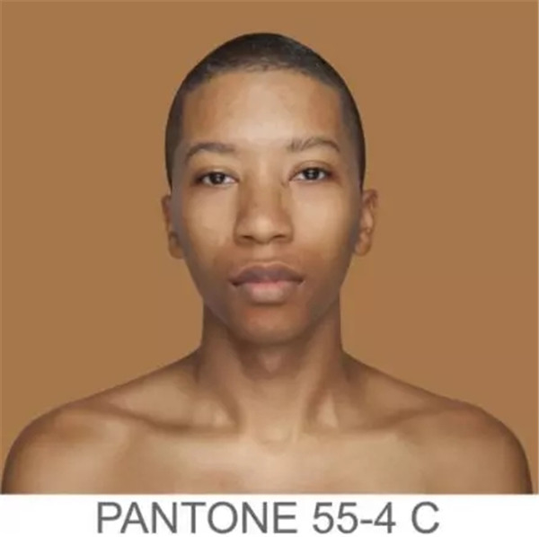 他拍摄了4000张肖像，发现人的肤色竟超出彩通色库！