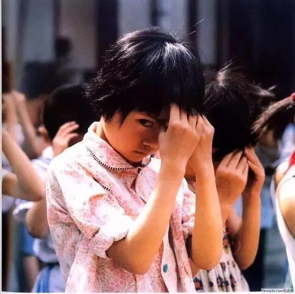 日本摄影师36年前偷拍的中国孩子，**80%摄影大师