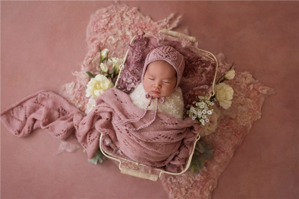 新生儿拍摄羊毛毯的造型搭配技巧