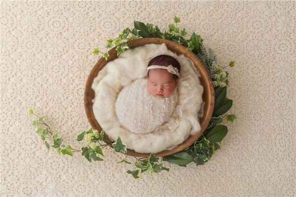 新生儿拍摄羊毛毯的造型搭配技巧