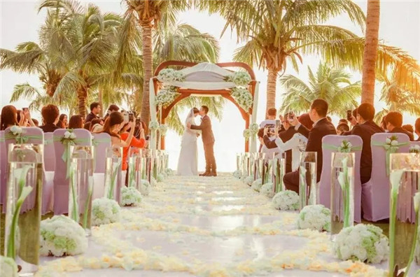 三亚深挖婚嫁产业，2018年婚庆旅游营收有望破百亿元