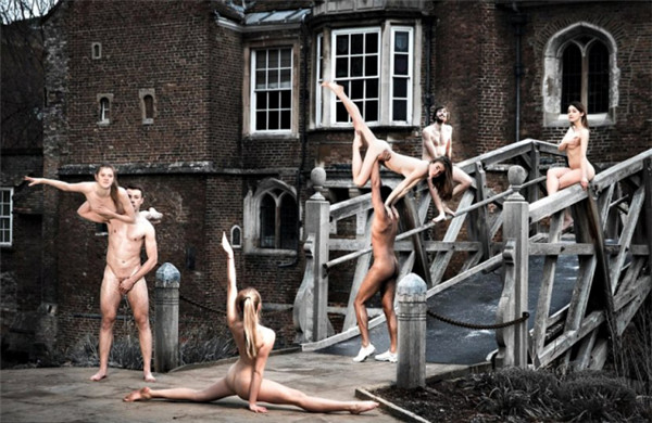 剑桥大学体育队学生又拍摄全裸日历！展示健美体态