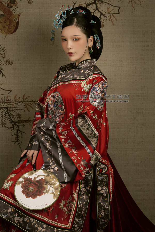中式古装造型，衬托东方新娘的独特气质