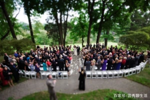 婚礼摄影：工作中的摄影师比婚礼本身更重要！