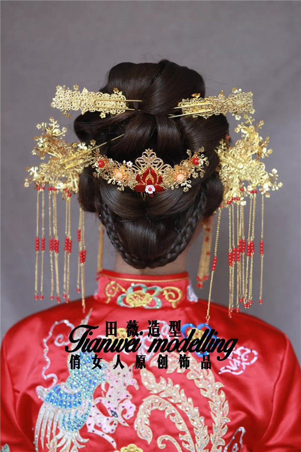 中式龙凤褂新娘妆容造型赏析