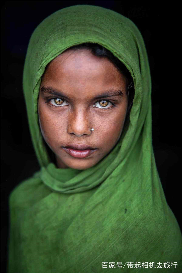 摄影师拍摄孟加拉的流浪儿童，他们的眼睛仿佛会说话